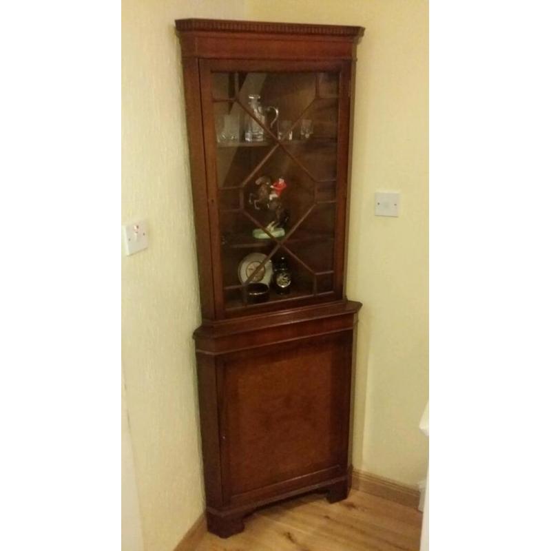 Antique style corner display unit