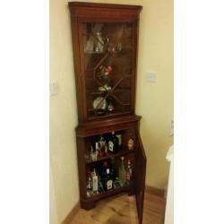 Antique style corner display unit