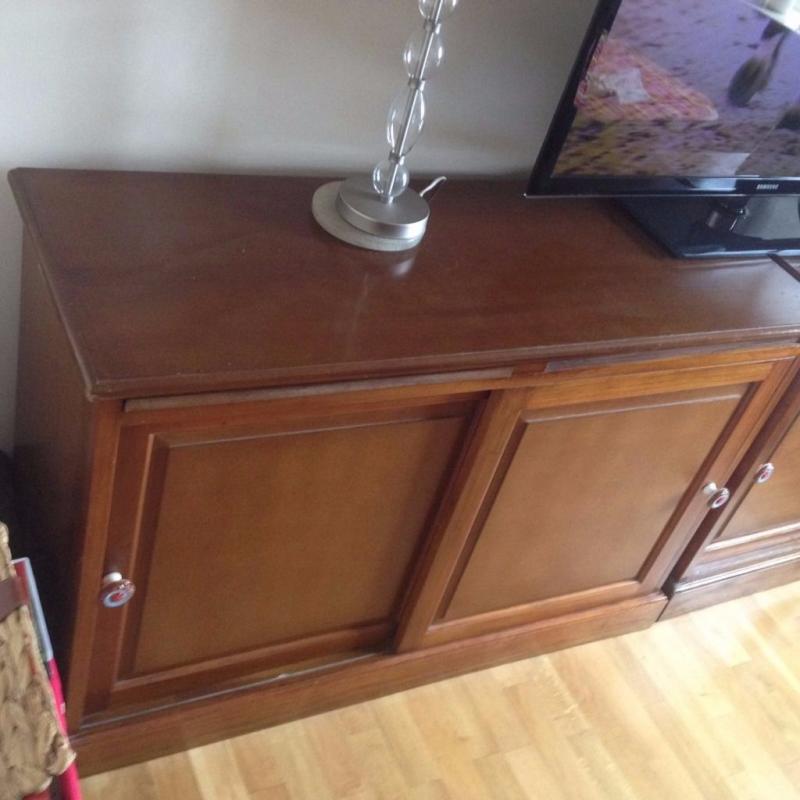 Retro sideboard with pull-out shelf