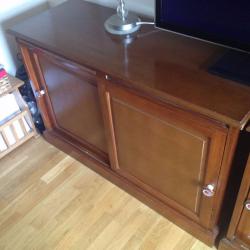 Retro sideboard with pull-out shelf