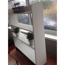 Bookcase in vintage white