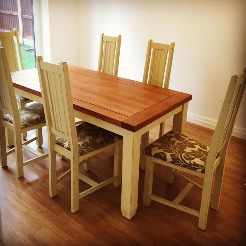 Oak dining table and x6 chairs