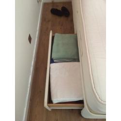 Double divan bed