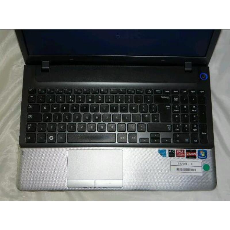 Gaming Laptop SAMSUNG NP355V5C-A04UK  1GB GRAPHIC  6GB Ram  750GB HDD