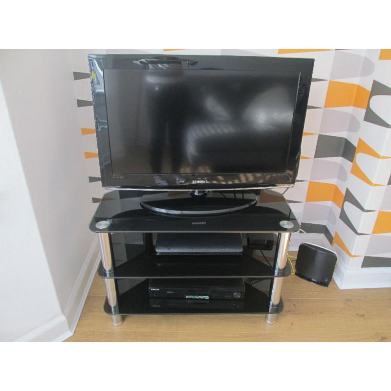 BLACK GLOSSY GLASS TV STAND WITH CHROME LEGS - 32" (POSS 34") GC