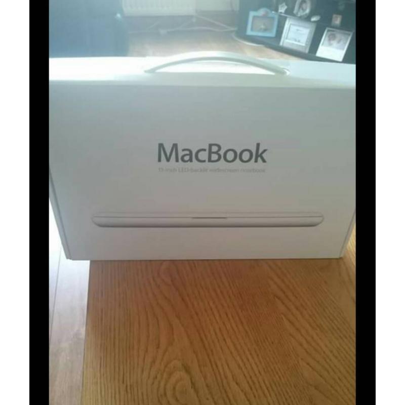 Macbook white 2011