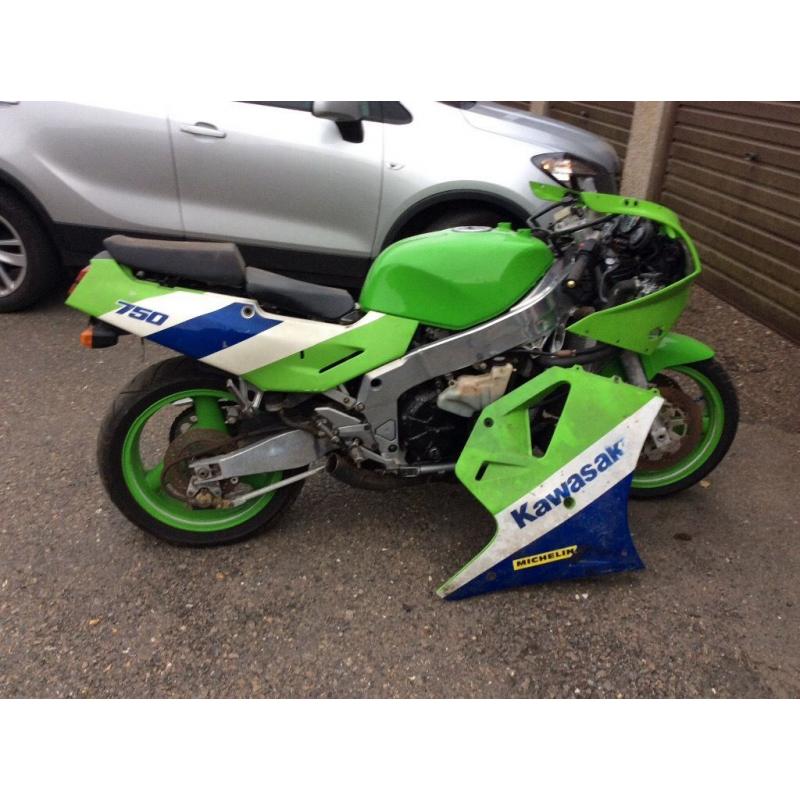 Kawasaki zxr750 project